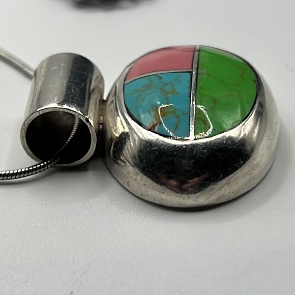 VINTAGE SILVERWORLD MEXICO MULTI GEMSTONE INLAY PENDANT ON 16” CHAIN-2” EXTENDER - Picture 7 of 7